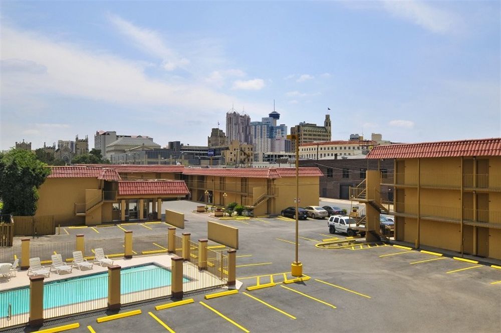 The Inn At Alamo / Riverwalk / Convention Center سان أنطونيو المظهر الخارجي الصورة