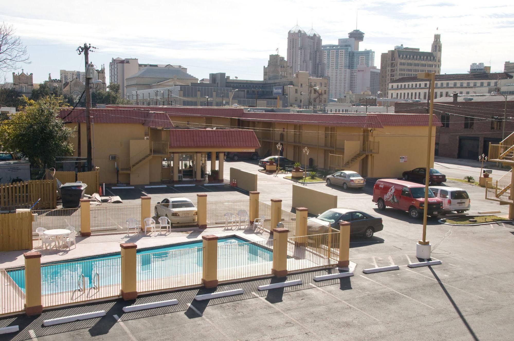 The Inn At Alamo / Riverwalk / Convention Center سان أنطونيو المظهر الخارجي الصورة